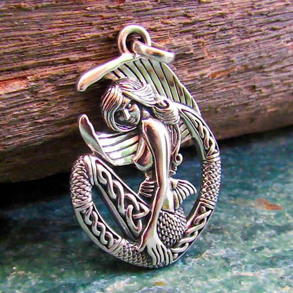 Solid 925 Sterling Silver Celtic Mermaid Goddess Pendant. Nautical Jewelry Gift - Picture 1 of 9